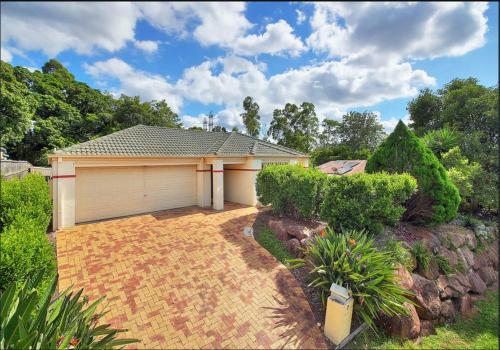 Κήπος έξω από το Family & Pet-Friendly 4BR Home Freshly Renovated near Transport & Malls