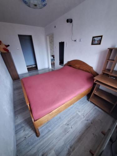 Giường trong phòng chung tại Квартира з балконом 2 кімнати вул 23 серпня 13А