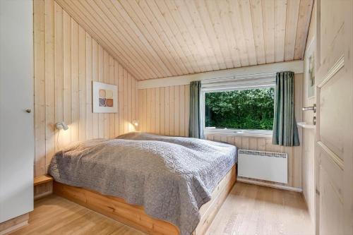 a bedroom with a bed in a room with a window at HS013-Oksbol-Hybenvangen-6 in Oksbøl