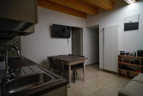 Kuchyň nebo kuchyňský kout v ubytování I Due Leoni