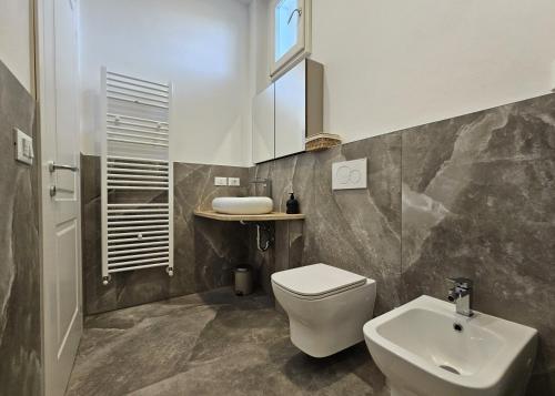 Ένα μπάνιο στο Santo Stefano - Vista su Castello Medievale