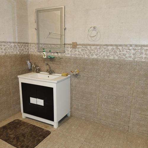 Vannituba majutusasutuses Adils Farm