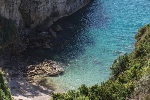 a view of the ocean from a cliff at Relais Regina Giovanna in Sorrento
