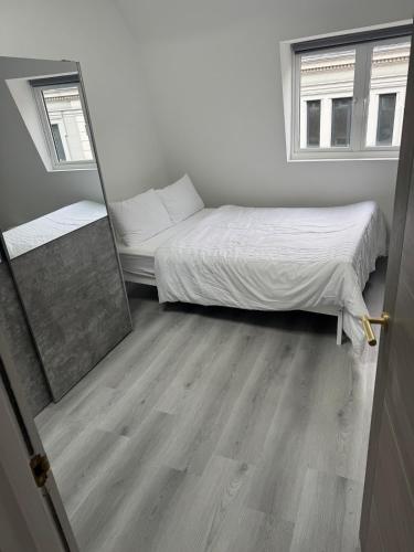 a bedroom with a bed and a mirror at Three-Bedroom Flat Located off Oxford Street in London