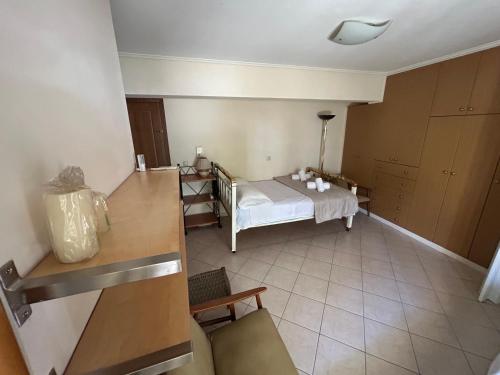 Een bed of bedden in een kamer bij Basis Apartment