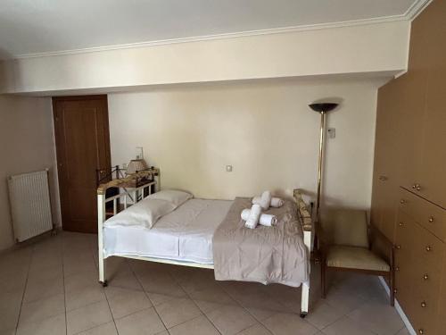 Een bed of bedden in een kamer bij Basis Apartment