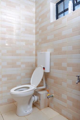 a bathroom with a white toilet in a room at Micasa Pent House MAIN in Limuru