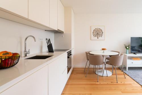 Modern & Bright Flat in Cedofeita by HostWise
