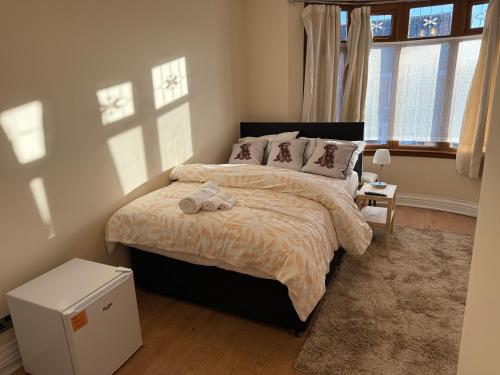a bedroom with a bed and a window at EN-SUITE Luxurious Room in Nottingham