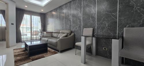 Zona d'estar a Water Park Condominium