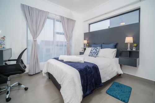 Un pat sau paturi într-o cameră la 244 Ballito Village