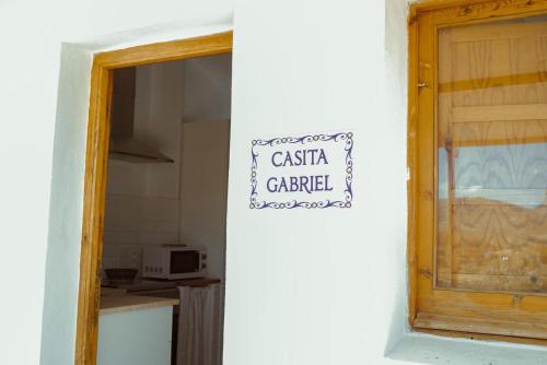 un panneau indiquant « jardin de casita » dans une cuisine dans l'établissement Casita Gabriel, à Algodonales
