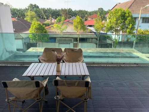 Πισίνα στο ή κοντά στο Js Homestay