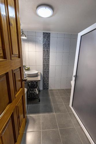 a bathroom with a toilet and a sink at Quinta da Espadana in Povoação