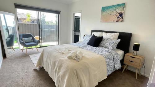 Ένα ή περισσότερα κρεβάτια σε δωμάτιο στο Home in Rockbank, West Melbourne