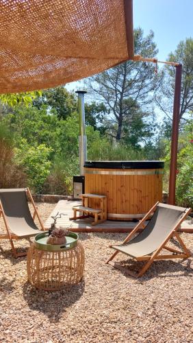 ル・ボーセにあるCabanon Tihou bain nordique privatif piscine havre de paixのギャラリーの写真