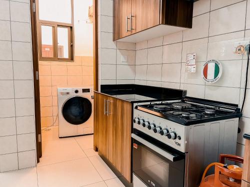 Η κουζίνα ή μικρή κουζίνα στο Elles Residence -Sweet & Serene