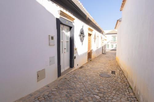 Modern 2BR House Near Tavira Castle