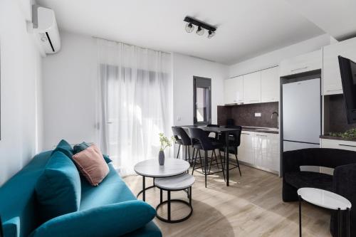 Lobster Chic Apartments by BiNoBi!