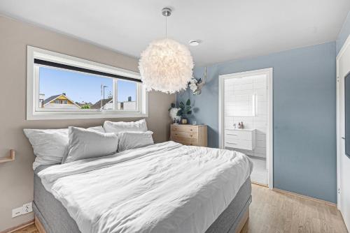 Ένα ή περισσότερα κρεβάτια σε δωμάτιο στο Spacious 4-BR Free Parking Tønsberg