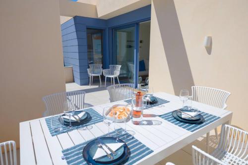 Modern 3BR Family Apt, Private Pool, Near Ria Formosa