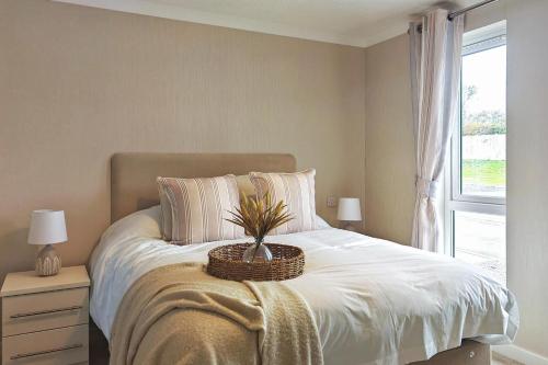 a bedroom with a bed with a basket on it at 2 Bed in Evesham oc-f33689 in Offenham