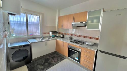 Kuchyň nebo kuchyňský kout v ubytování T6 Luxury in Témara Discover a Comfortable Apartment