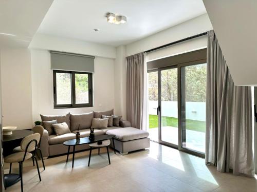 PUM Glyfada Pool Residences