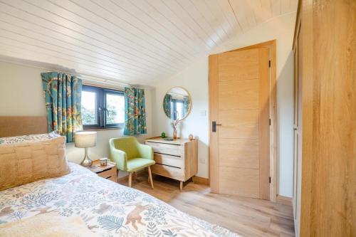 Postel nebo postele na pokoji v ubytování 2 Bed in Aberdaron oc-o33727