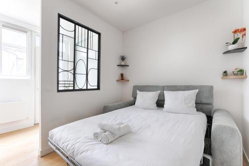 En eller flere senge i et værelse på Cosy Studio Cité Pilleux