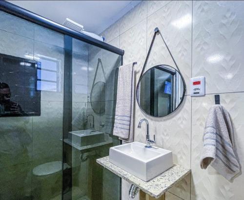 a bathroom with a sink and a mirror at Villa de Recriary in Campos do Jordão