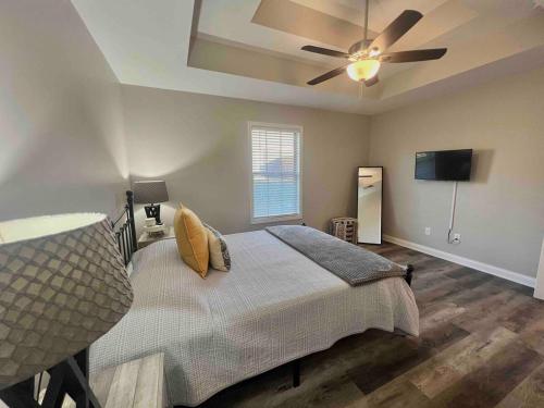 a bedroom with a bed and a ceiling fan at Modern 2bd 2ba - Near I75, No Steps, Free Wifi in Richmond