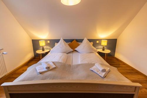 Postel nebo postele na pokoji v ubytování Annas Lüttje Huuske