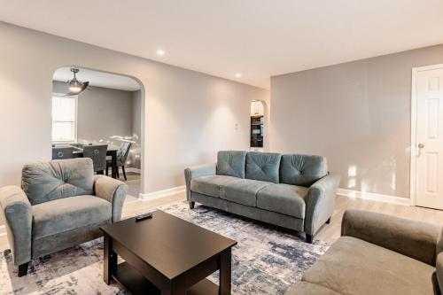 a living room with two couches and a table at 3 Bedroom home near DC in Oxon Hill