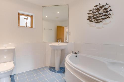 Koupelna v ubytování 2 Bed in Porthleven oc-p00890