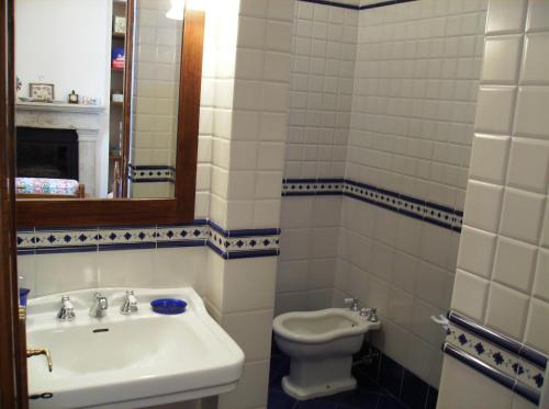 A bathroom at B&B Santa Chiara