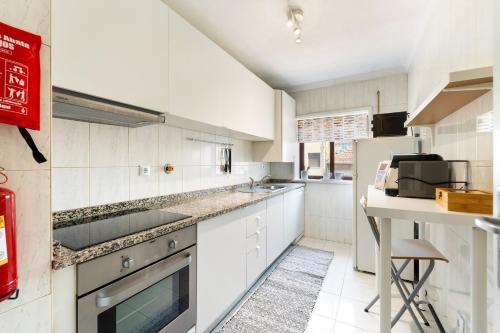 Η κουζίνα ή μικρή κουζίνα στο GuestReady - Urban dream in Matosinhos