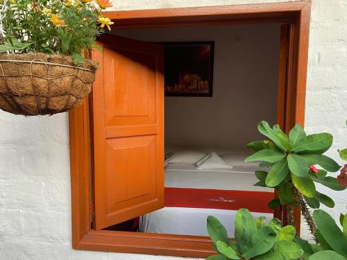 a reflection of a bed in a mirror at Hotel Casa Posada Don Chepe in San Gil