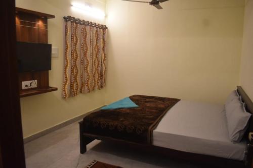 Postel nebo postele na pokoji v ubytování Royal nest resorts Yercaud