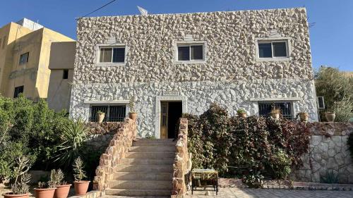 Το κτήριο όπου στεγάζεται  το bed & breakfast