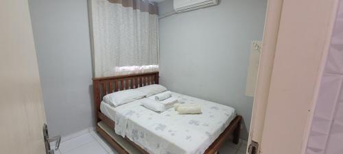 Postel nebo postele na pokoji v ubytování Residencial Portal da Praia