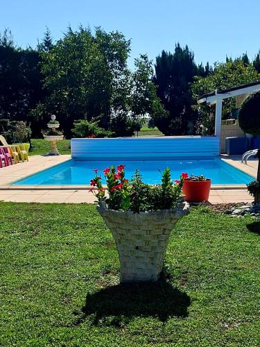 Piscina a Lagalerne o a prop