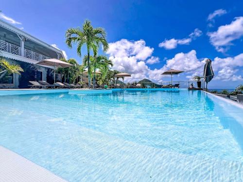 Πισίνα στο ή κοντά στο Villa Adrienne Elegance Comfort Breathtaking Views