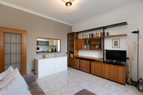 Η κουζίνα ή μικρή κουζίνα στο Modern 2BR Apartment with Metro Access