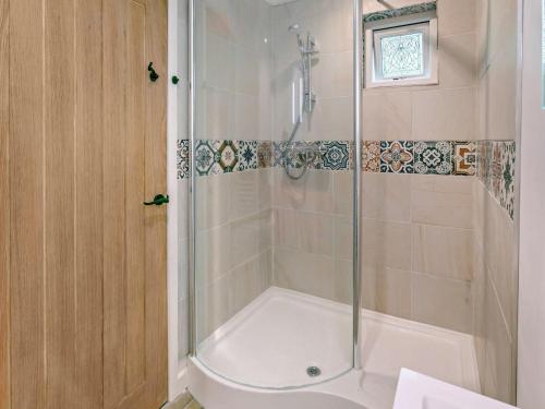 Koupelna v ubytování 1 Bed in Looe 95182