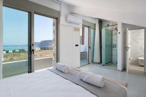 Ένα ή περισσότερα κρεβάτια σε δωμάτιο στο Lindian Poem Villas