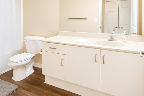 Ένα μπάνιο στο Cozy Home Close to Disney