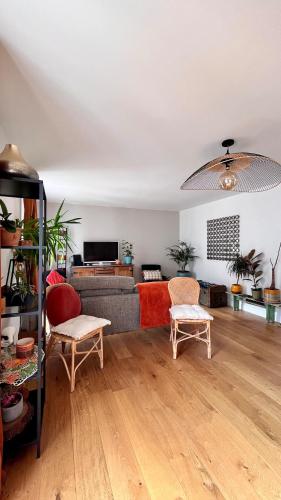 Large, quiet, family-friendly top floor duplex
