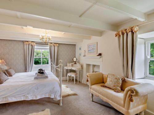 Postel nebo postele na pokoji v ubytování 2 Bed in Sandsend G0160