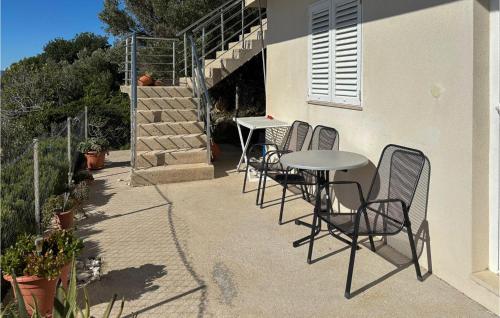 Gorgeous Apartment In Podgora With House Sea View
